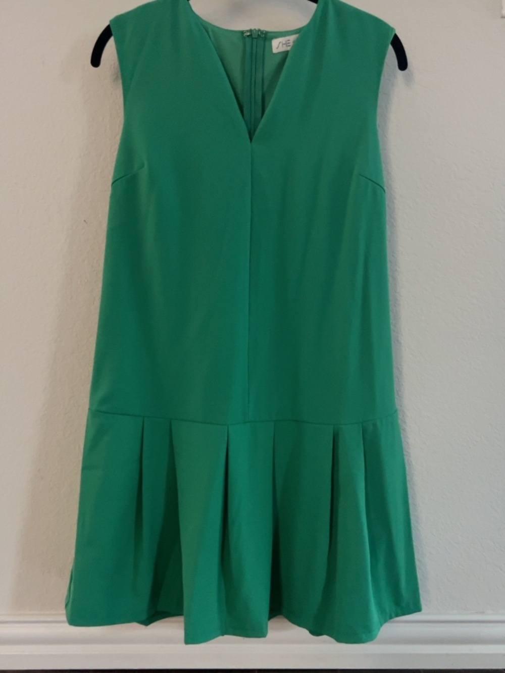 She + Sky Green Sleeveless V Neck Pleated Mini Dress Small